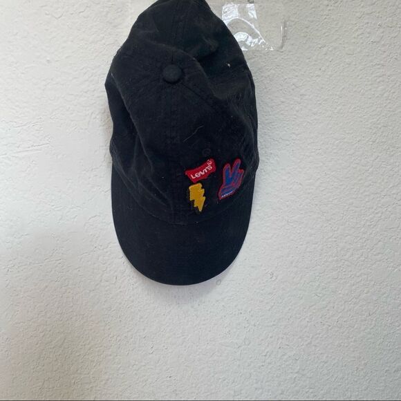 Levi’s black hat with embroidered patches  adjustable back unisex collectible - Picture 6 of 7